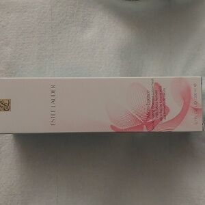 Estée LAUDER Micro EssenceTreatment Lotion Fresh with Sakura Ferment moisturizer